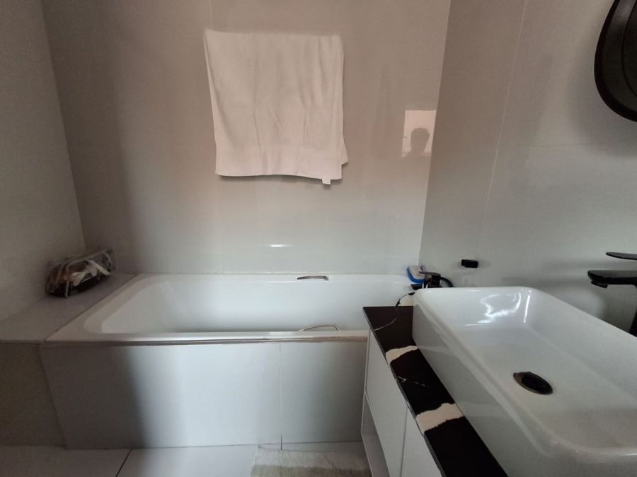 3 Bedroom Property for Sale in Sonneveld Gauteng