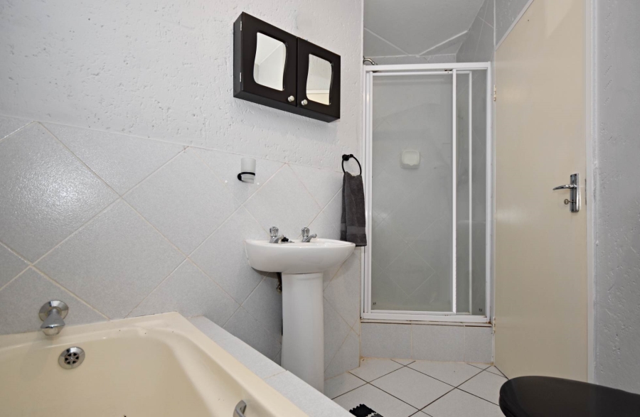 2 Bedroom Property for Sale in Bromhof Gauteng