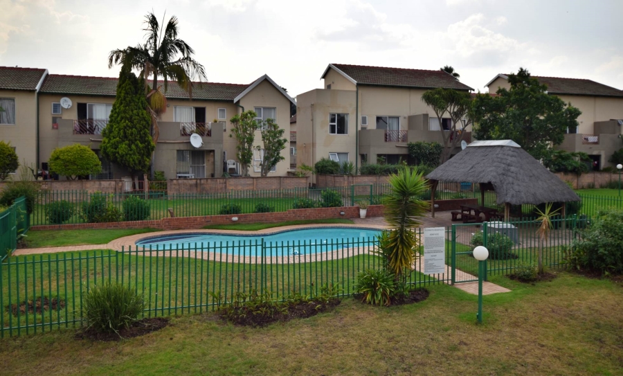 2 Bedroom Property for Sale in Bromhof Gauteng