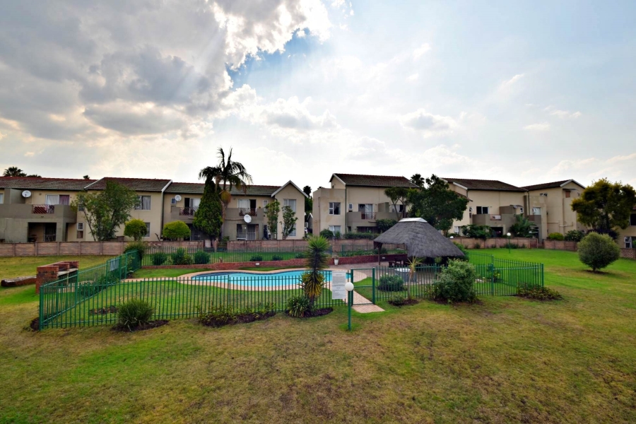 2 Bedroom Property for Sale in Bromhof Gauteng