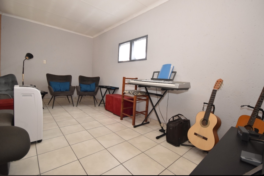 2 Bedroom Property for Sale in Bromhof Gauteng