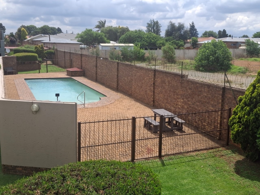 2 Bedroom Property for Sale in Ravenswood Gauteng