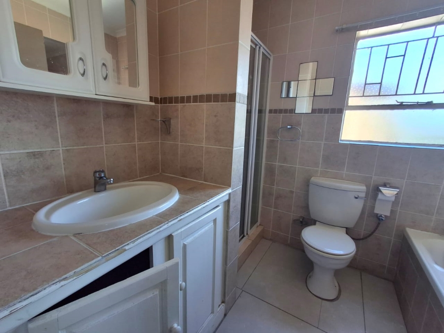 2 Bedroom Property for Sale in Ravenswood Gauteng