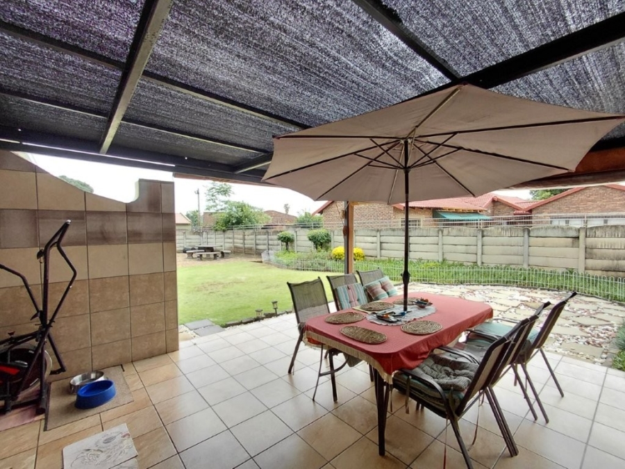 3 Bedroom Property for Sale in Klippoortje Gauteng