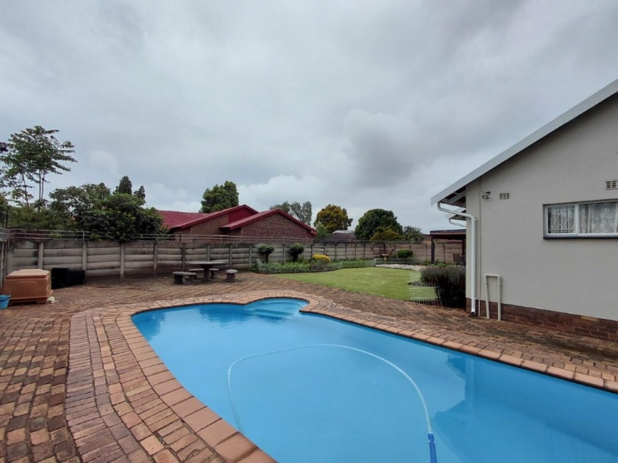 3 Bedroom Property for Sale in Klippoortje Gauteng