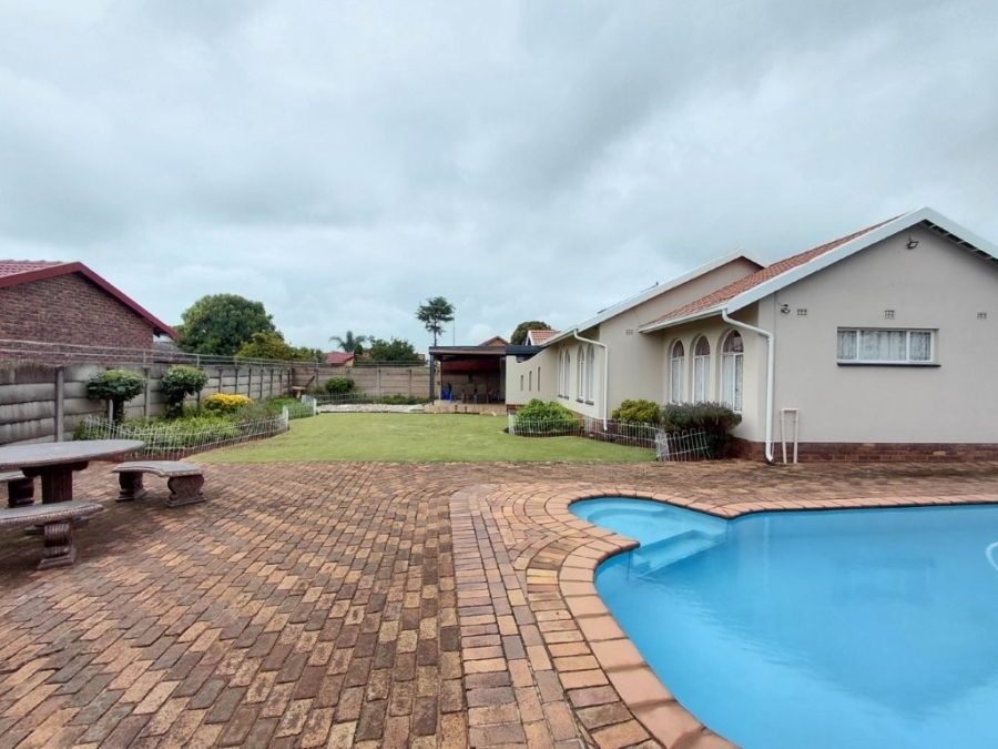 3 Bedroom Property for Sale in Klippoortje Gauteng