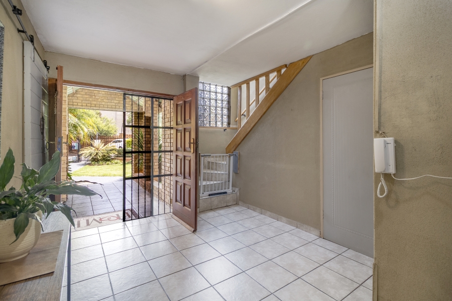 5 Bedroom Property for Sale in Moreleta Park Gauteng