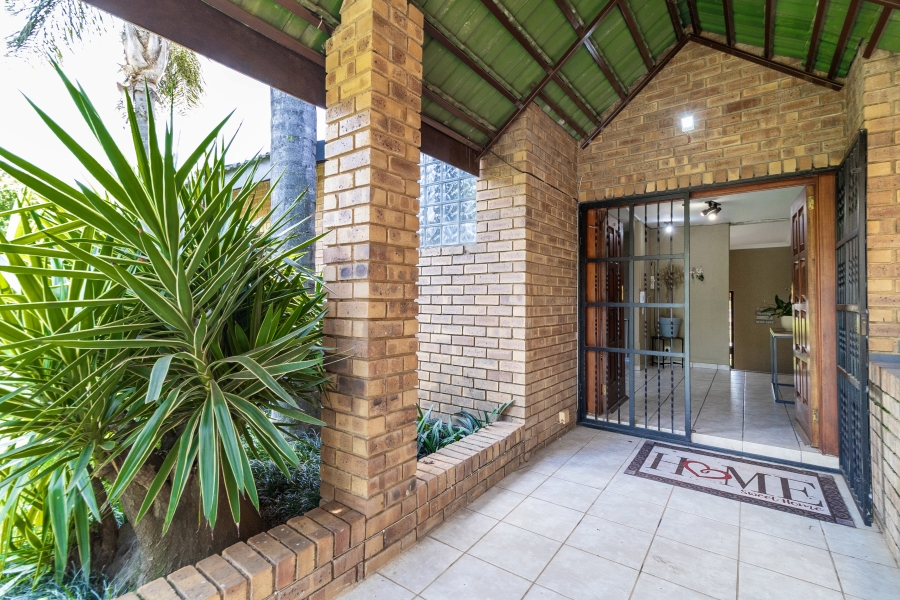 5 Bedroom Property for Sale in Moreleta Park Gauteng