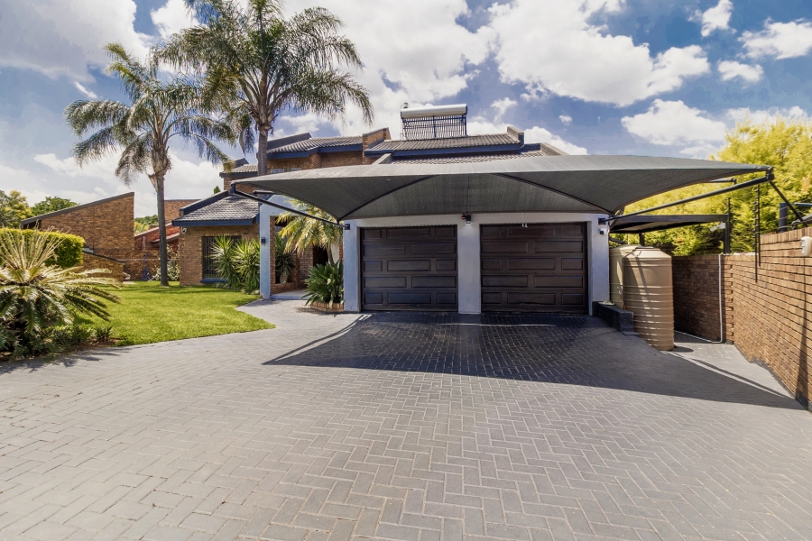 5 Bedroom Property for Sale in Moreleta Park Gauteng