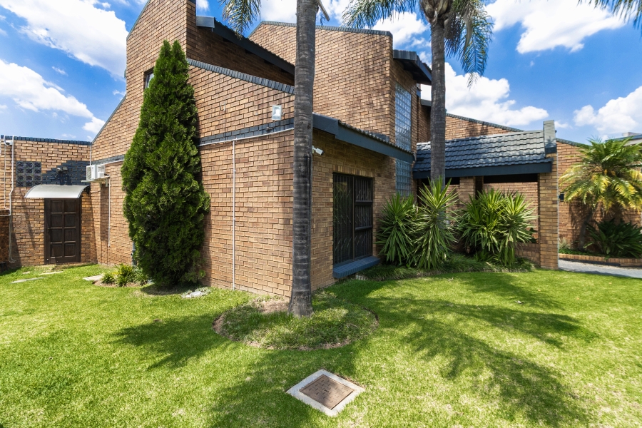 5 Bedroom Property for Sale in Moreleta Park Gauteng