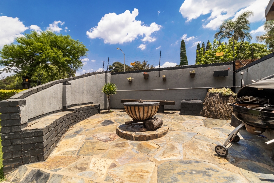 5 Bedroom Property for Sale in Moreleta Park Gauteng