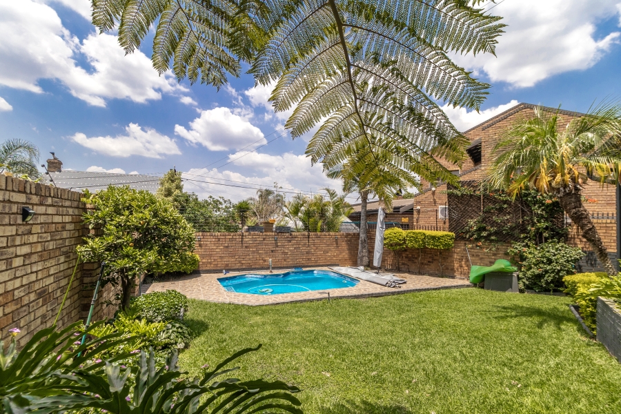 5 Bedroom Property for Sale in Moreleta Park Gauteng