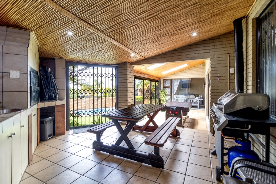 5 Bedroom Property for Sale in Moreleta Park Gauteng