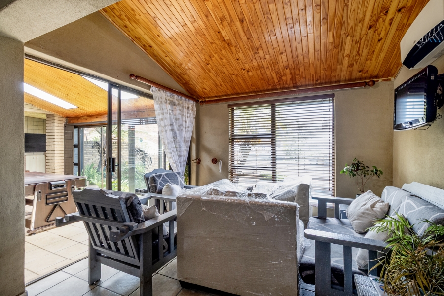 5 Bedroom Property for Sale in Moreleta Park Gauteng