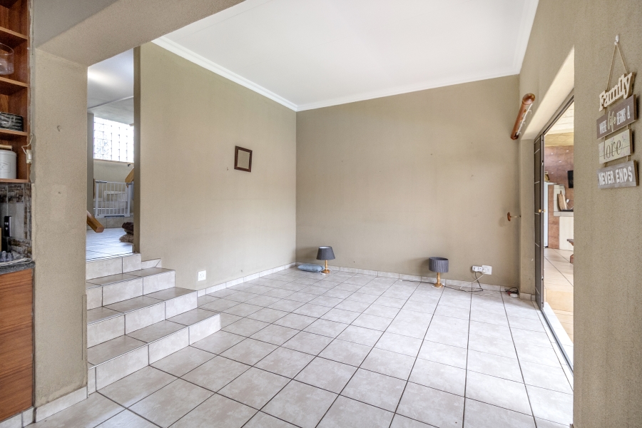 5 Bedroom Property for Sale in Moreleta Park Gauteng