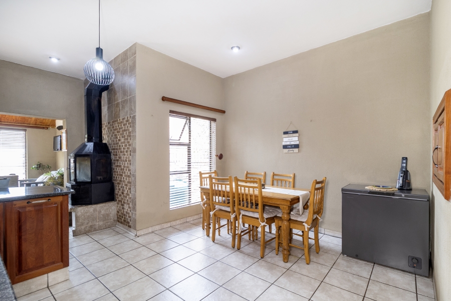 5 Bedroom Property for Sale in Moreleta Park Gauteng