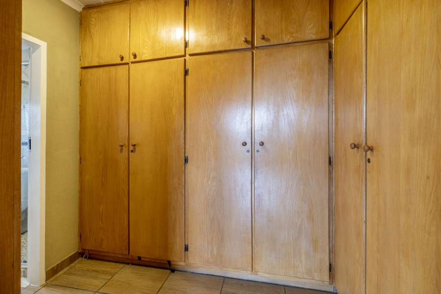 5 Bedroom Property for Sale in Moreleta Park Gauteng