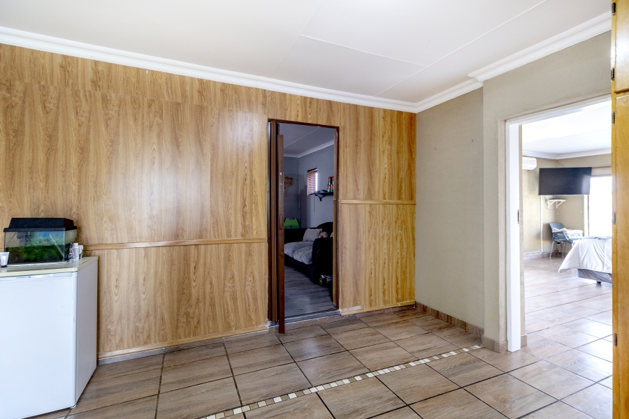 5 Bedroom Property for Sale in Moreleta Park Gauteng