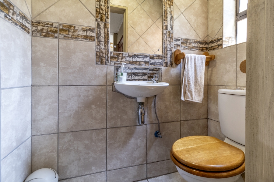 5 Bedroom Property for Sale in Moreleta Park Gauteng