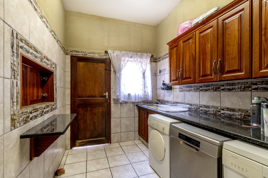 5 Bedroom Property for Sale in Moreleta Park Gauteng