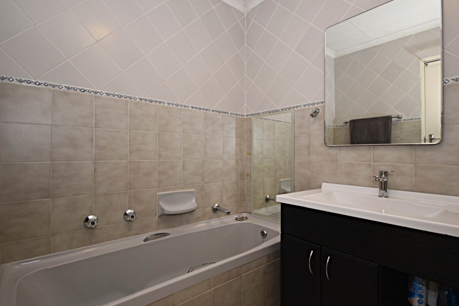 4 Bedroom Property for Sale in Bloubosrand Gauteng