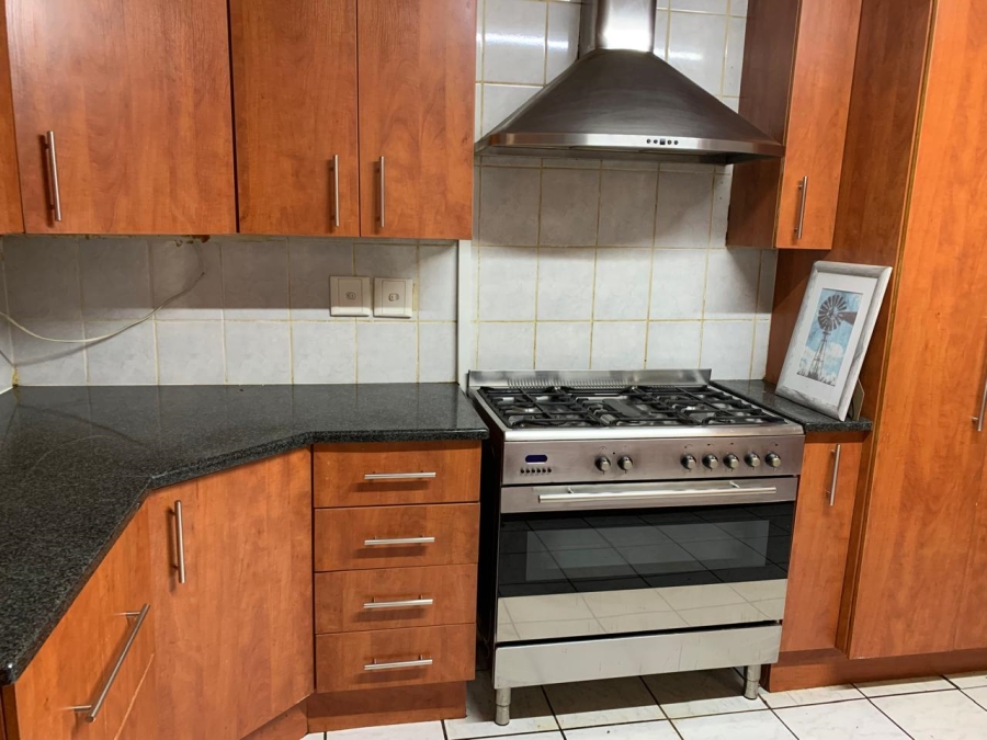 5 Bedroom Property for Sale in Rensburg Gauteng