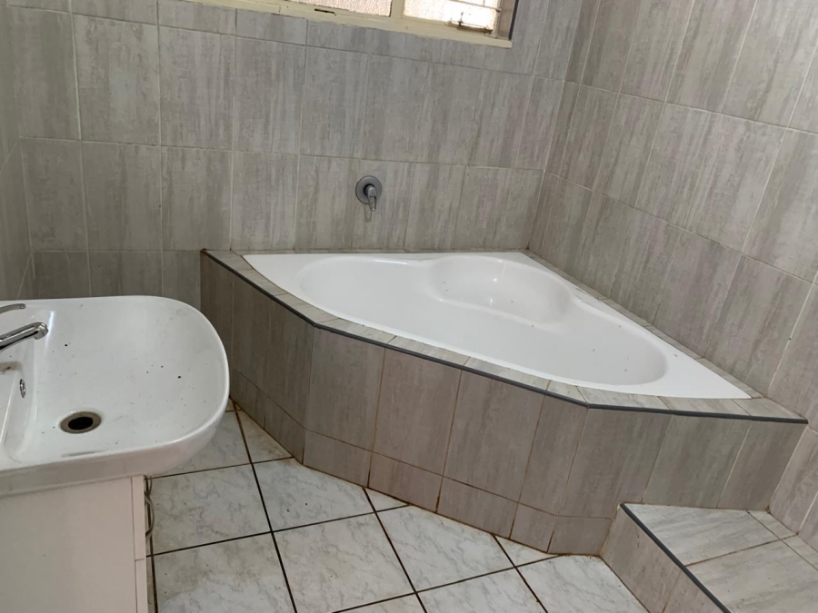 5 Bedroom Property for Sale in Rensburg Gauteng