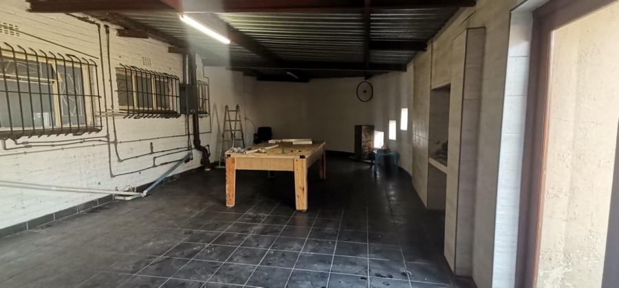 5 Bedroom Property for Sale in Rensburg Gauteng