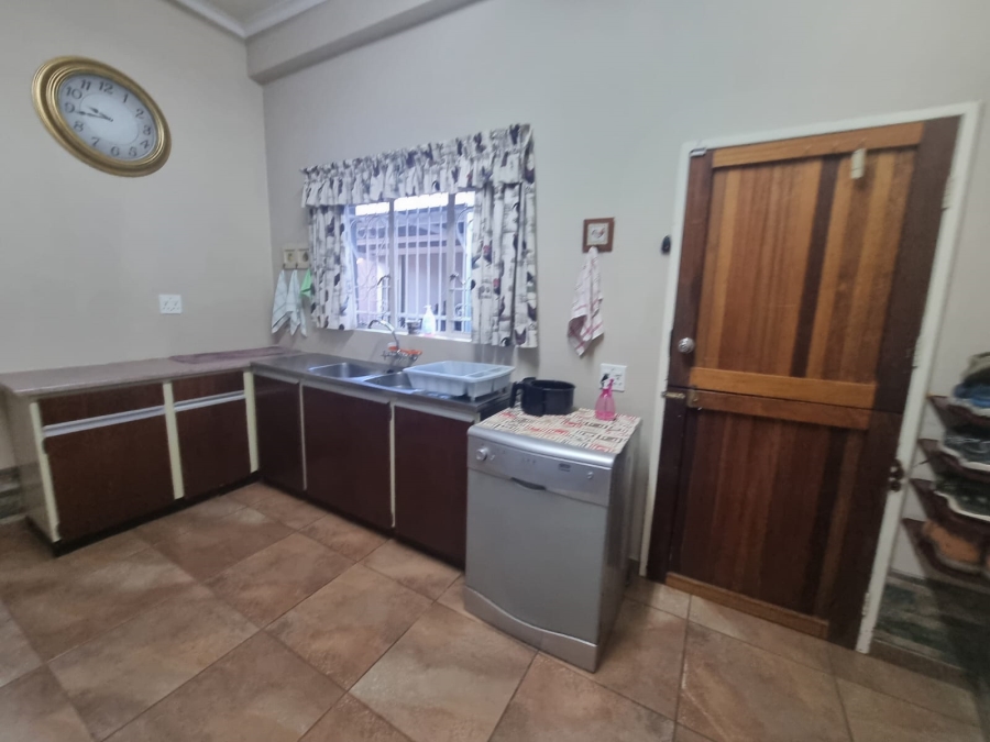 6 Bedroom Property for Sale in Vanderbijlpark SW 5 Gauteng