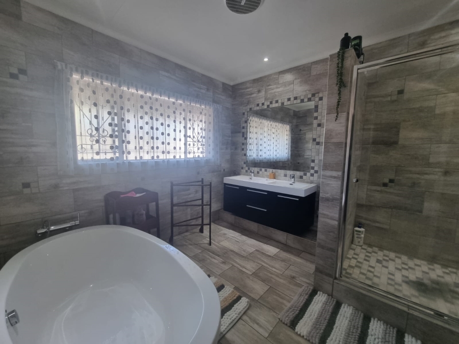 6 Bedroom Property for Sale in Vanderbijlpark SW 5 Gauteng