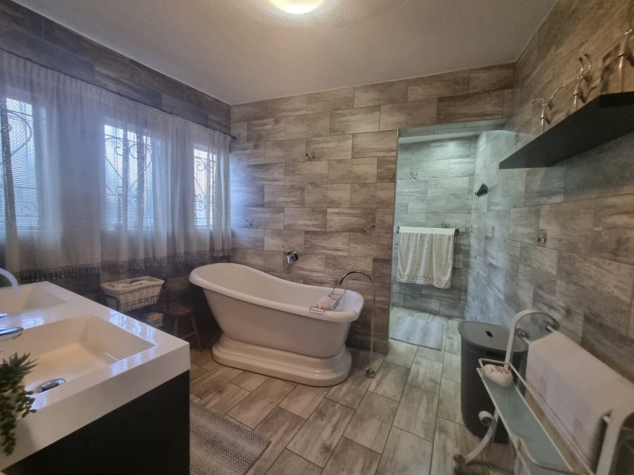 6 Bedroom Property for Sale in Vanderbijlpark SW 5 Gauteng