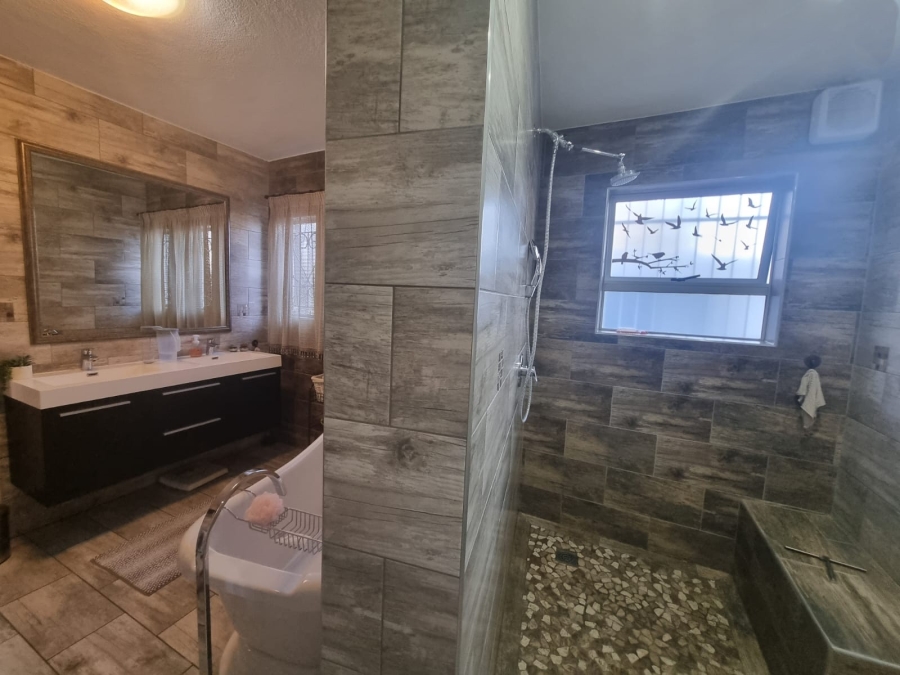 6 Bedroom Property for Sale in Vanderbijlpark SW 5 Gauteng