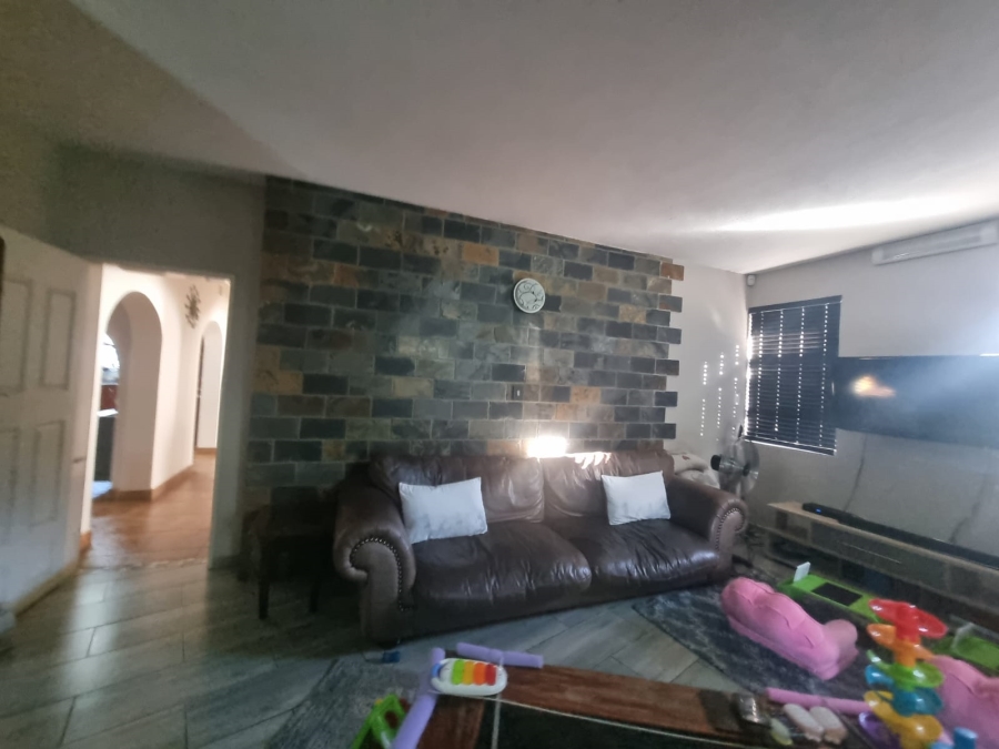 6 Bedroom Property for Sale in Vanderbijlpark SW 5 Gauteng