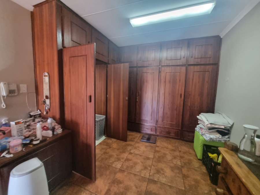 6 Bedroom Property for Sale in Vanderbijlpark SW 5 Gauteng