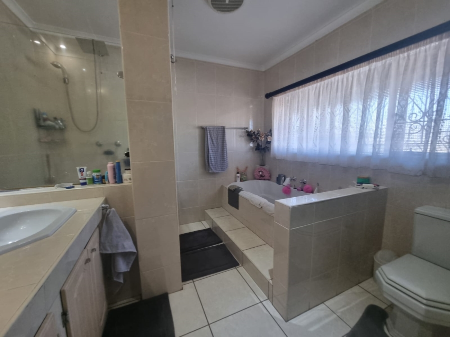 6 Bedroom Property for Sale in Vanderbijlpark SW 5 Gauteng