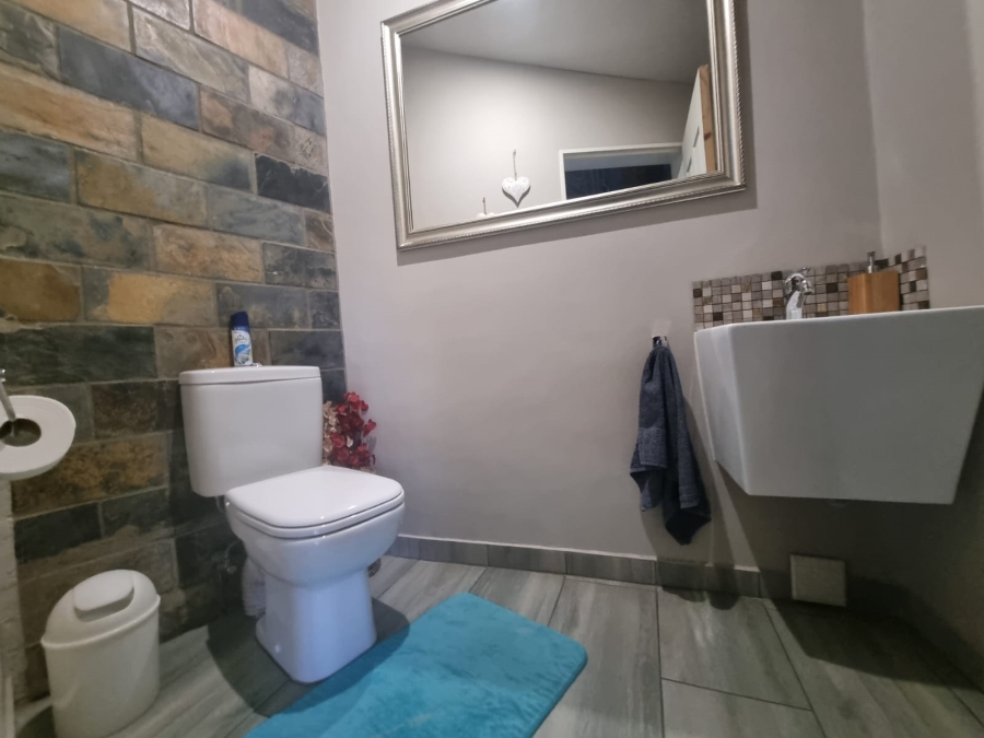 6 Bedroom Property for Sale in Vanderbijlpark SW 5 Gauteng