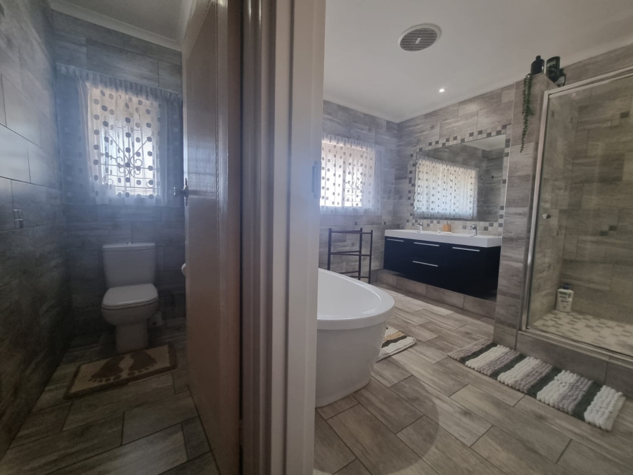 6 Bedroom Property for Sale in Vanderbijlpark SW 5 Gauteng