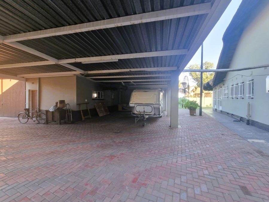 6 Bedroom Property for Sale in Vanderbijlpark SW 5 Gauteng