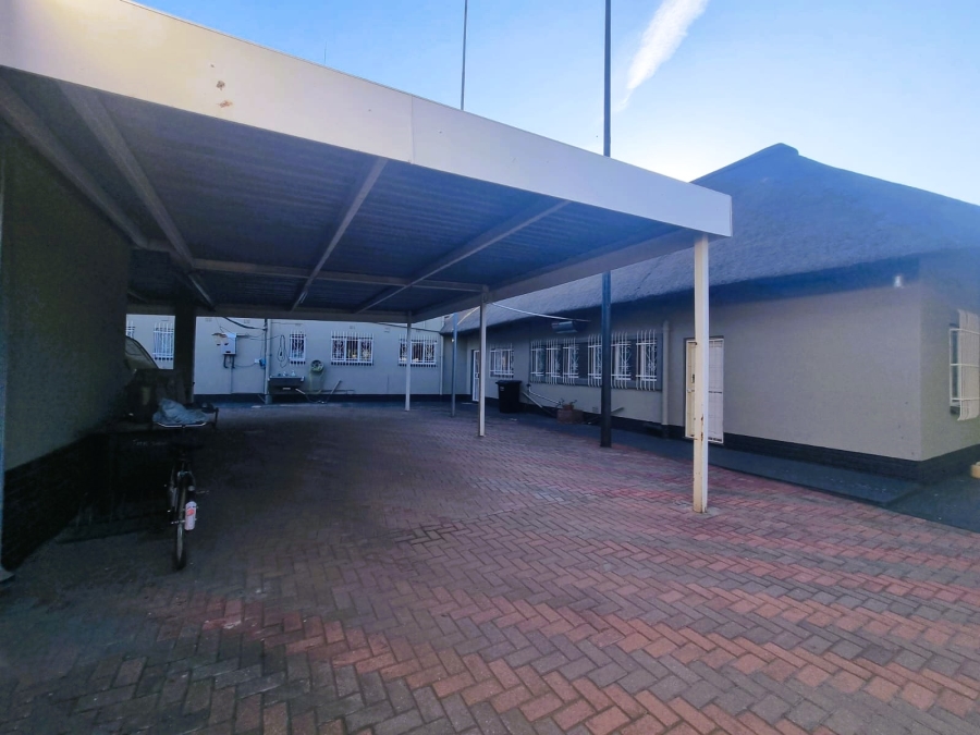 6 Bedroom Property for Sale in Vanderbijlpark SW 5 Gauteng