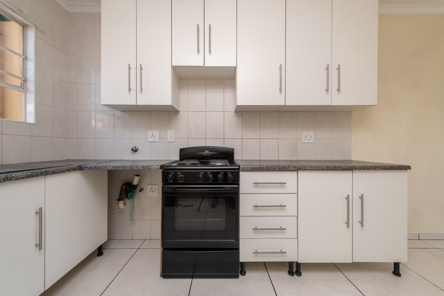 2 Bedroom Property for Sale in Linmeyer Gauteng