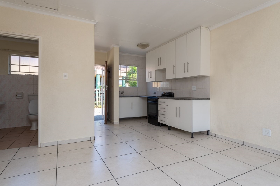 2 Bedroom Property for Sale in Linmeyer Gauteng
