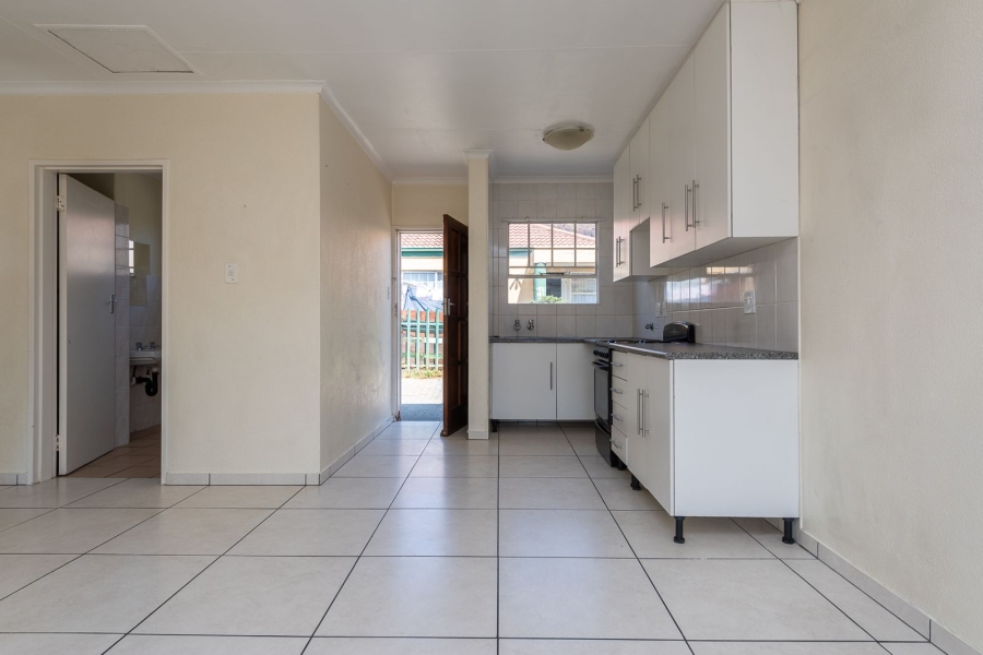 2 Bedroom Property for Sale in Linmeyer Gauteng