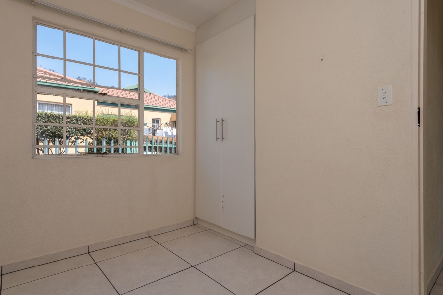 2 Bedroom Property for Sale in Linmeyer Gauteng