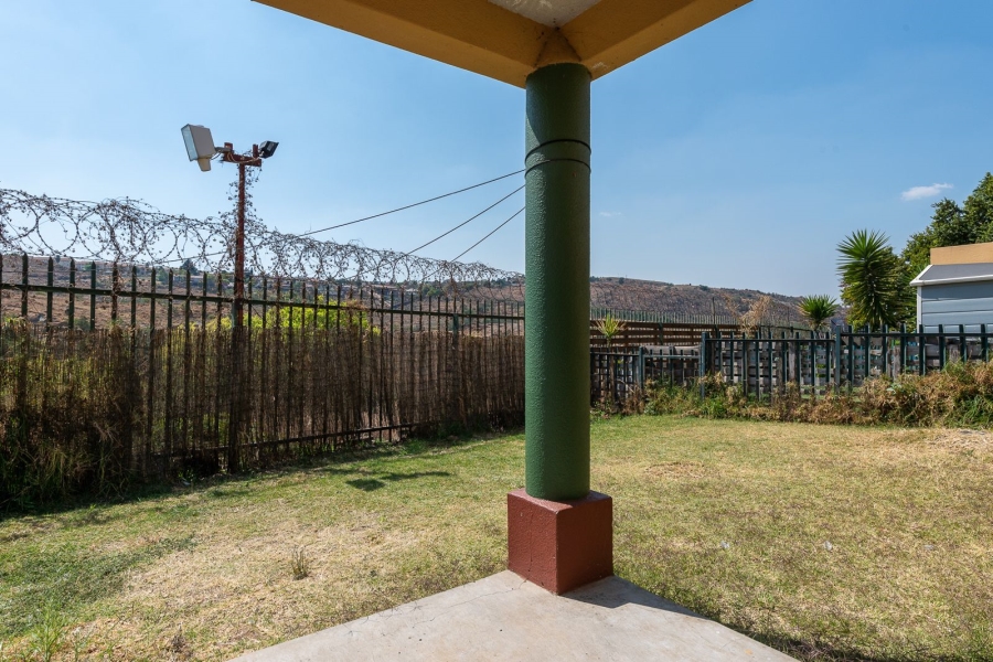 2 Bedroom Property for Sale in Linmeyer Gauteng