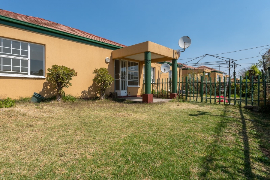 2 Bedroom Property for Sale in Linmeyer Gauteng