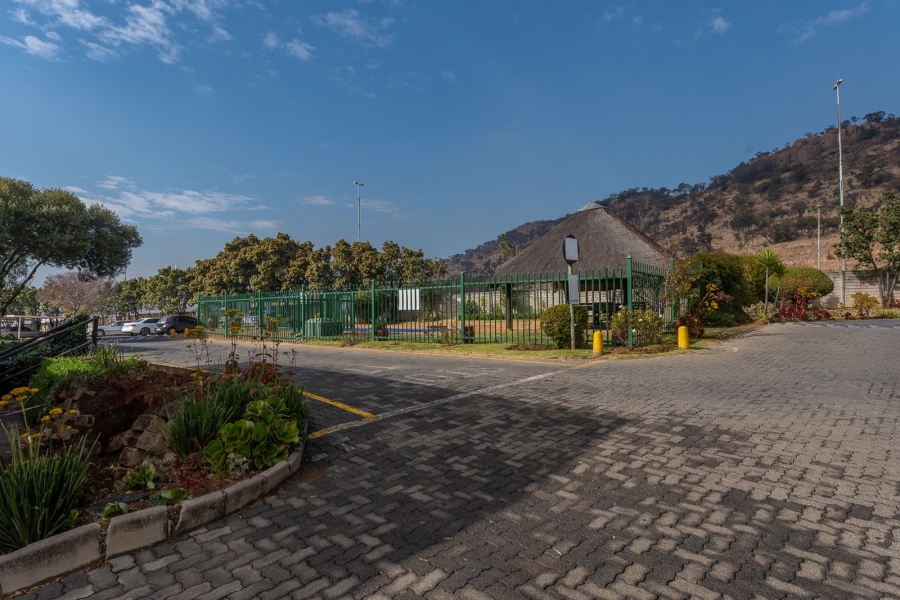 2 Bedroom Property for Sale in Linmeyer Gauteng