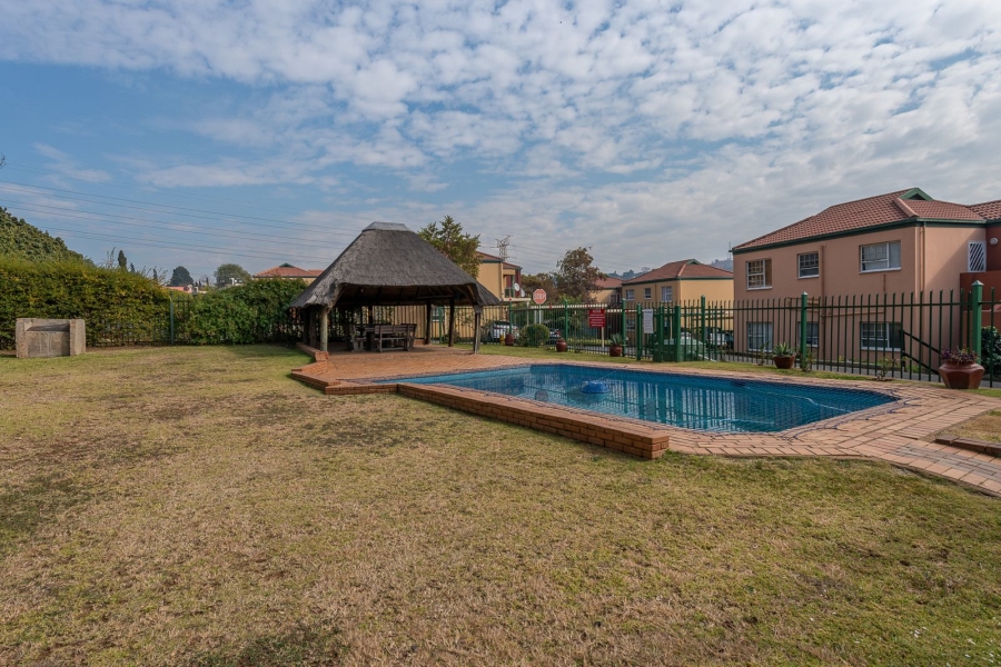 2 Bedroom Property for Sale in Linmeyer Gauteng