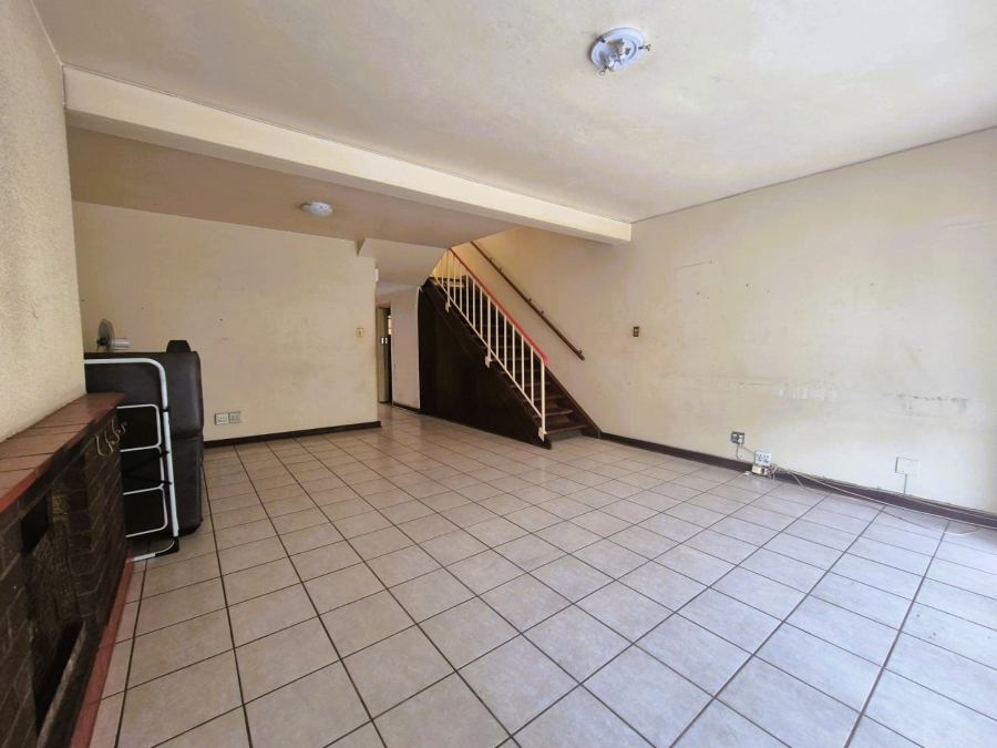 2 Bedroom Property for Sale in Three Rivers Proper Gauteng