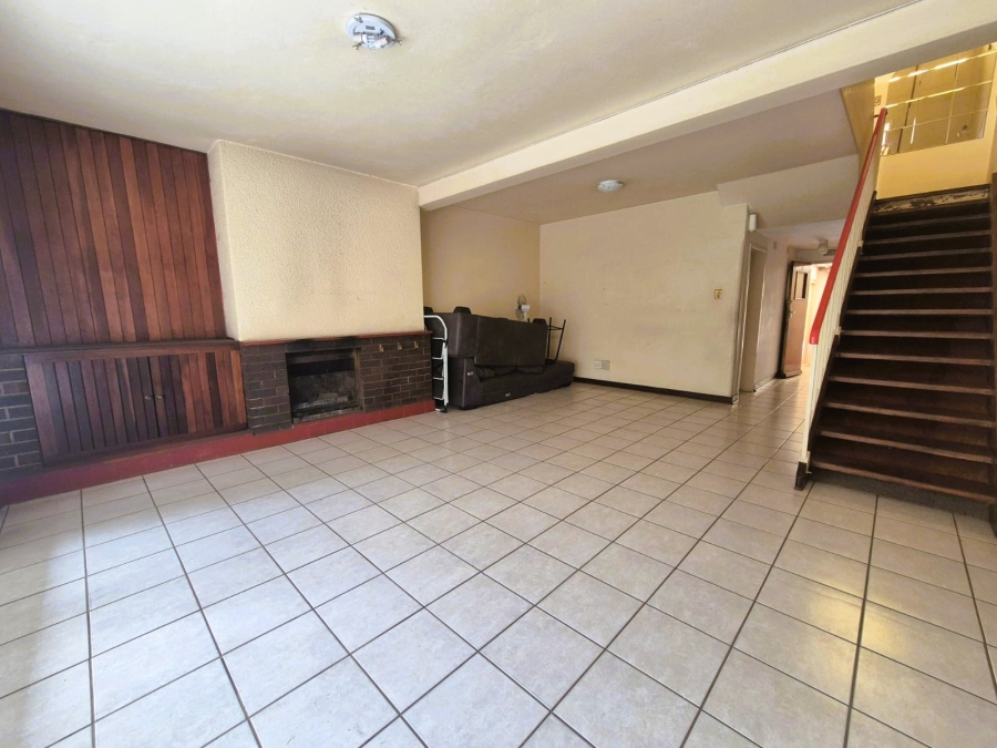 2 Bedroom Property for Sale in Three Rivers Proper Gauteng