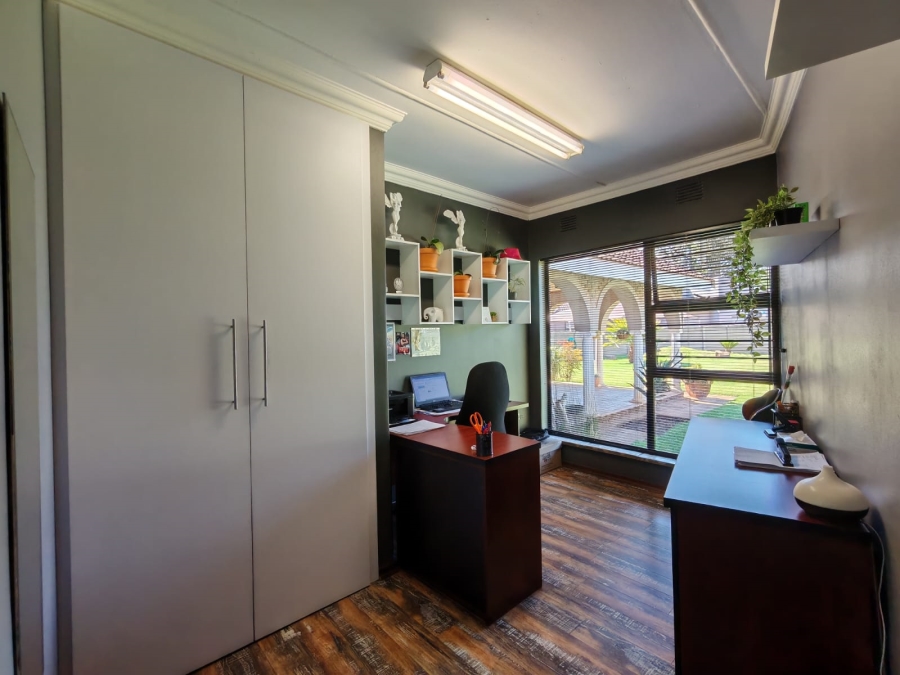 4 Bedroom Property for Sale in Three Rivers East Gauteng